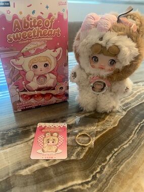 Nommi A Bite of Sweetheart